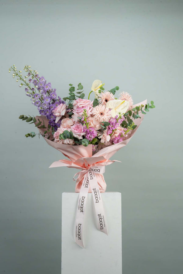 باقة زهور فاخرة أنيقة بلون الخدود