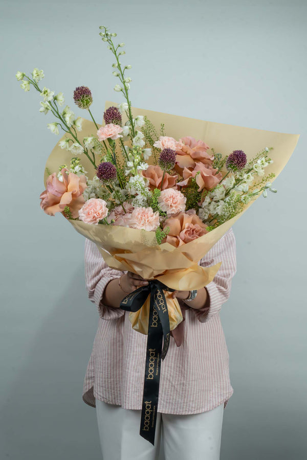 باقة زهور طازجة من حديقة بلوش