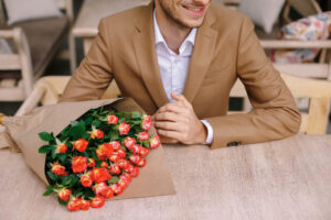 red rose bouquet for Father’s Day, Father’s Day flowers Dubai, luxury red roses Dubai, red flower bouquet for men, same-day flower delivery Dubai, premium flowers for Father’s Day UAE