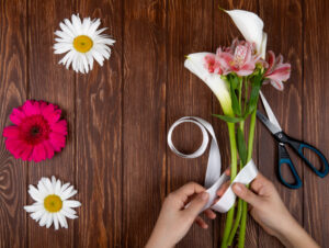 How to make cut flowers last longer, Best way to care for roses in a vase, DIY flower food recipe Cut flower care tips in hot weather, Caring for tulips and lilies