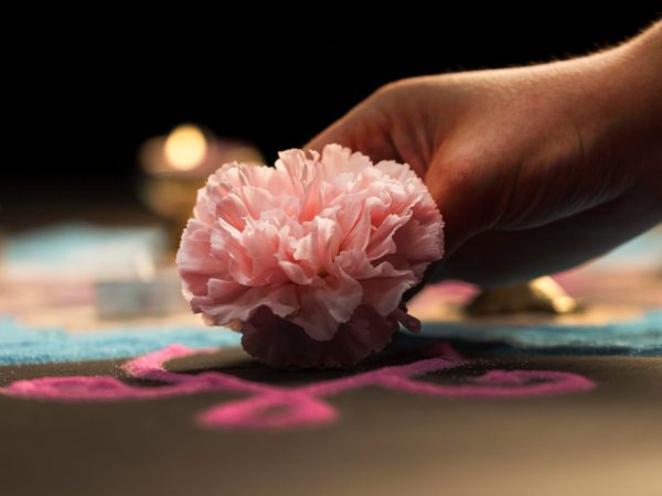 Hajj and flowers, floral symbolism in Islam, flowers during Hajj, Islamic tradition and nature, spiritual meaning of flowers, gifting flowers after pilgrimage